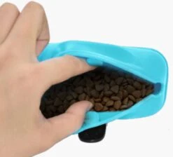 Merkloos 3 Stuks - Siliconen Magnetische Honden Beloningstasje - Dieren Traktatie Pouch - Voor Huisdier Training - Opbergtas - Zelfsluitend - Trainingzakje - Vaatwasser Veilig - Met Riem Clip - Blauw / Groen / Roze -Huisdierbenodigdheden 1200x1087 17