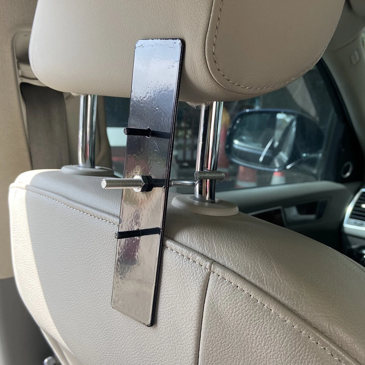 Verstelbaar Hondenrek Voor Auto - Veiligheidsrek - Autorek Hond - Kofferbak - Achterbank - Bagagerek - Universeel - Zwaart 5 Verstelbaar Hondenrek Voor Auto - Veiligheidsrek - Autorek Hond - Kofferbak - Achterbank - Bagagerek - Universeel - Zwaart - Afbeelding 5