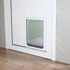 Trixie 2-Weg Hondenluik Wit - M-XL 39 X 45 CM -Huisdierbenodigdheden 1200x1200 1455