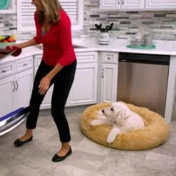 Peaceful Pooch M - Pluizig Hondenbed - 76cm Diameter - Opvouwbaar - In Verschillende Maten. Kattenbed - Wasbaar - Uitneembare Vulling - Ontspant Gewrichten En Spieren - Anti-slip Noppenbodem -Huisdierbenodigdheden 1200x1200 2663