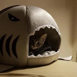 MikaMax Haai Hondenmand - Kattenmand - Dierenmand - Huisdierkussen - Mand Of Bed - Origineel - Extra Zacht Materiaal - 42 X 42 X 36 Cm -Huisdierbenodigdheden 1200x1200 4115