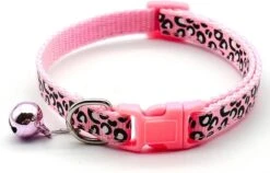 Merkloos Consumerce® Premium Dierenhalsband Met Leopard Print En Belletje Roze | 19-33cm Verstelbaar | Geschikt Voor Hond Kat Puppy En Kitten | Halsband | Halsbandje | Hondenhalsband | Hondenhalsbanden | Kattenhalsband | Kattenbandje Met Belletje | Bel