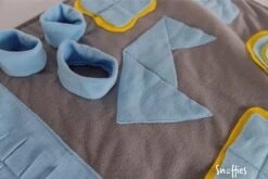 Snuffies Snuffelmat Jara 100x65cm - Snuffelmat – Snuffelmatten - Honden Speelgoed - Honden Speelgoed Intelligentie – Snuffelmat - Snuffelmat Hond - Snuffelmatten – Hersenwerk – Honden Speeltjes – Puppy - Puppy Speelgoed - Honden Denkspelletjes -Huisdierbenodigdheden 1200x800 150