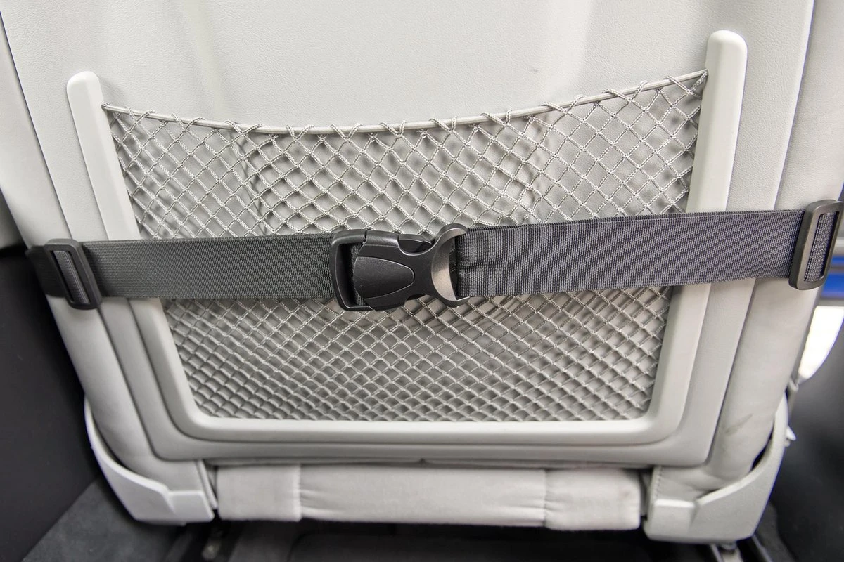 Velvet Blue - Autostoel Voor Hond - 57x50cm - Wasbaar - Hondenmand Auto - Handgemaakt 6 Velvet Blue - Autostoel Voor Hond - 57x50cm - Wasbaar - Hondenmand Auto - Handgemaakt - Afbeelding 6