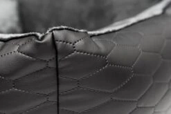 Bella Black - Autostoel Voor Hond - 50x50cm - Wasbaar - Hondenmand Auto - Handgemaakt -Huisdierbenodigdheden 1200x800 39