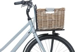 Basil Dorset Fietsmand L - Voor - Rotan - Grijs - Large -Huisdierbenodigdheden 1200x839 1
