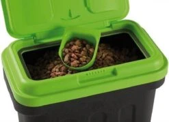 Maelson Dry Box - Voedselcontainer Zwart Groen Met Bijgeleverd Schepje - Bewaarbox In 4 Maten Van 7,5 Kg Tot 20 Kg - Maelson Dry Box 3 Zonder Schepje 23 Maelson Dry Box - Voedselcontainer Zwart Groen Met Bijgeleverd Schepje - Bewaarbox In 4 Maten Van 7,5 Kg Tot 20 Kg - Maelson Dry Box 3 Zonder Schepje -Huisdierbenodigdheden 1200x869 2