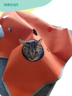Moowi - Katten Speel Kleed – Kattentunnel – Hide And Seek Spel – Deken Kat – Kattenspeelgoed – Speelmat Katten Grijs – Incl. 2 Sisal Ballen En Verenspeeltje -Huisdierbenodigdheden 900x1200 72